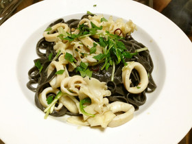 ヤリイカとハナビラダケのパスタ